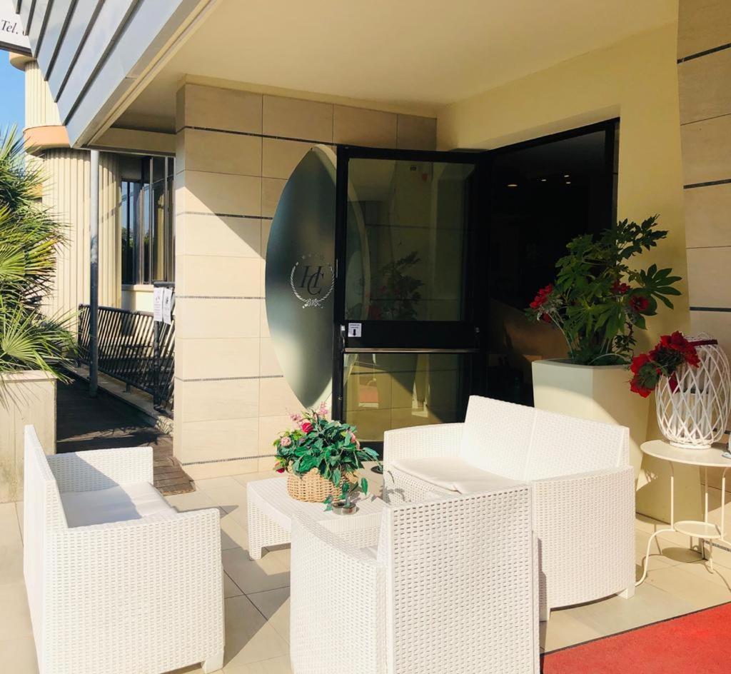 Hotel Capitol San Mauro Mare Exterior photo