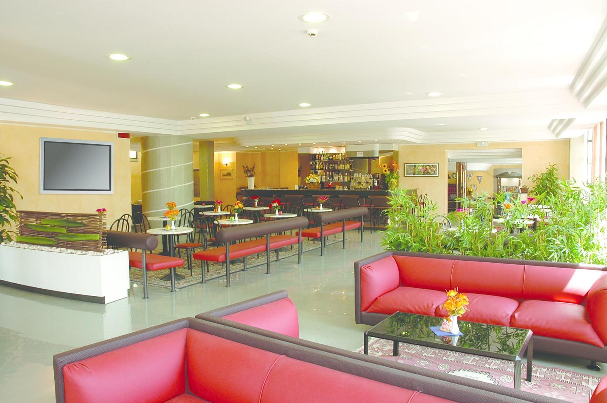 Hotel Capitol San Mauro Mare Exterior photo