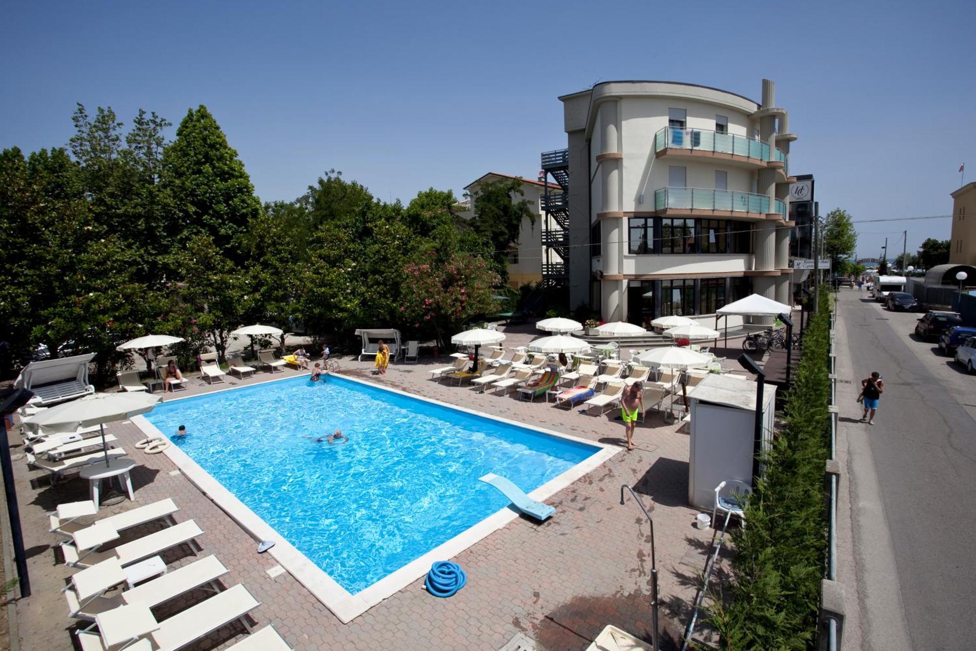 Hotel Capitol San Mauro Mare Exterior photo